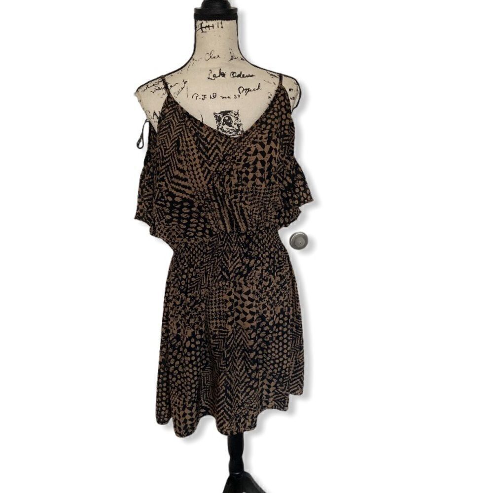 Lexxury SZ M cold shoulder, abstract dress